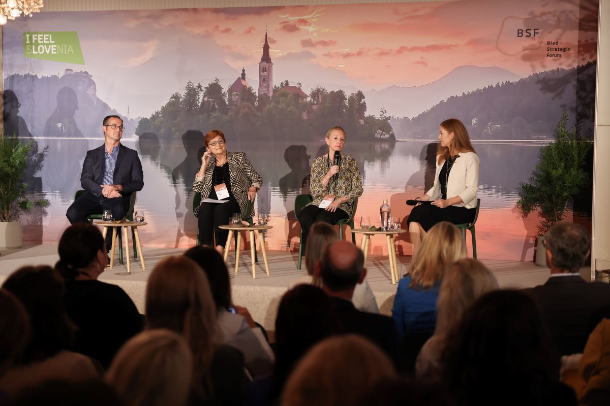 Fotoğrafta (soldan sağa): Rodney Dunn, Şef, Dr Danica Purg, IEDC Kurucusu ve Direktörü ve Swiss Education Group CEO'su Ulrika Björklund ve Martina Gojkošek, STB.