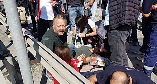 Bahçeşehir'de Otobüs Devrildi