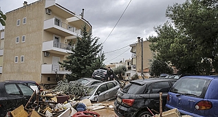 Yunanistan'da Sel 10 Can Aldı