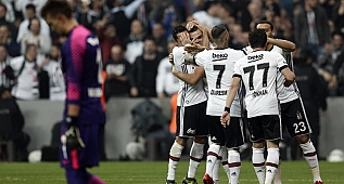 Beşiktaş, Lider Galatasaray'ı Ezdi Geçti!