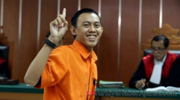 10 Yıllık Mahkumiyeti Gülerek Karşıladı