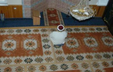 Alevi Köyünde Yalnız Bir İmam!