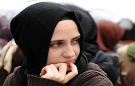 Başörtülü Öğrenciler Otobüsten İndirildi