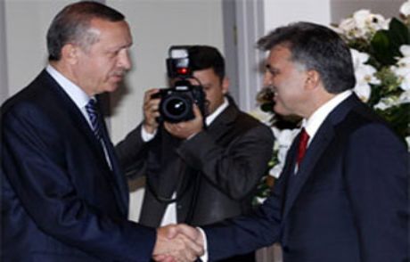 Köşk'te Gergin Kutlama