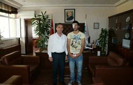 Üniversite Öğrencisine Protez Göz