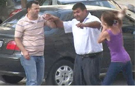 Sokakta Karı Koca Kavgası