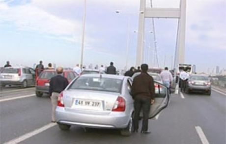 Saat 09.05'te Boğaziçi Köprüsü