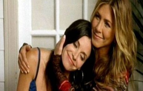 Zor Günleri Aniston'la Atlatıyor