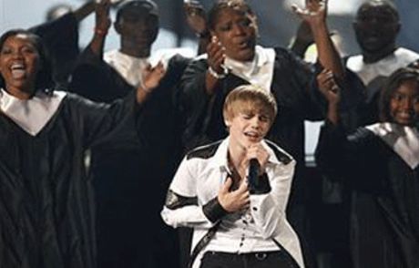 16'lık Justin Bieber Ödülleri Topladı