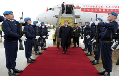 Abdullah Gül'e Skandal Asker Tavrı