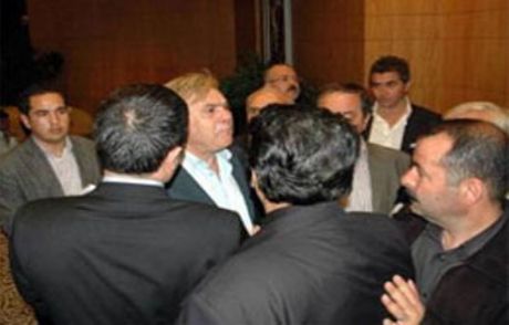 Deniz Baykal Zirvesinde Kavga Çıktı