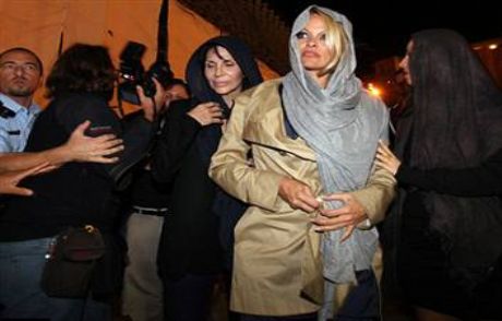 Pamela Anderson Kapandı