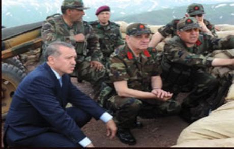 Bu Paşa Neden Dışarıda?
