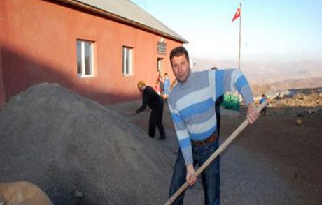 İneklerini Sattı Okul Yaptırdı