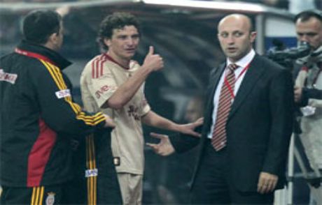 Ve Galatasaray Elano'yu Kapıya Koydu