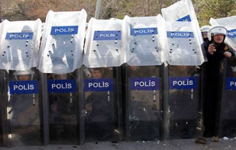 Polis Bdp İl Binasını Ablukaya Aldı