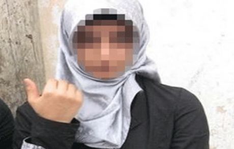 Türbanlı Öğrenci Dersten Çıkmayınca...