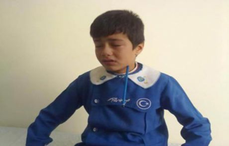 Boğazına Kalem Saplandı