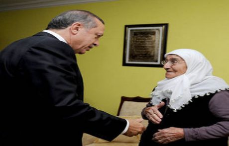 Başbakan Yazıcıoğlu'nun Annesini Ziyaret Etti