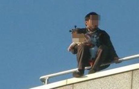 Kucağında Bebeğiyle İntihara Kalkıştı