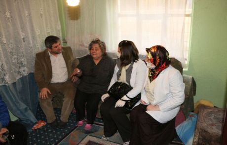 Kimsesiz Anne-kıza Belediye Sahip Çıktı