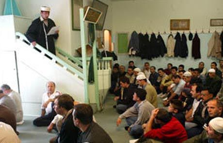 Türk Camiine Alman İmam