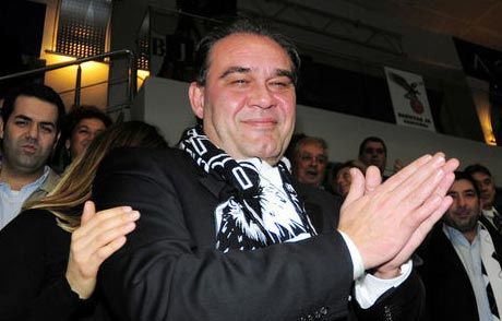 Kongre Demirören'e 'devam' Dedi