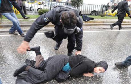 Beyoğlu'nda 1 Polis Yaralandı