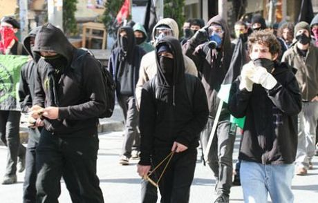 Milletvekili Ayla Akat Ata Pkklı'larla Kol Kola