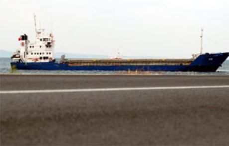 Gemi Çanakkale'de Karaya Oturdu