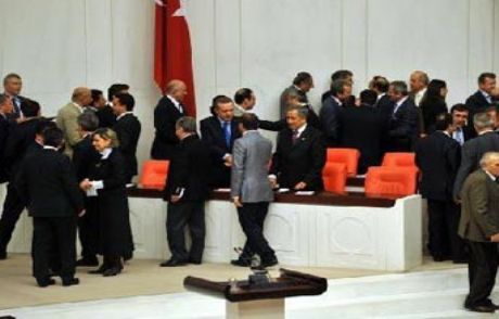 Akp’den Gensoru Firesi