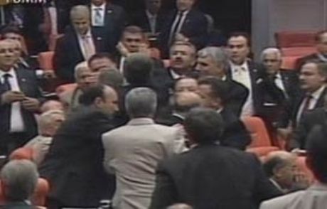Bahçeli'nin Korumaları Panik Yaşattı