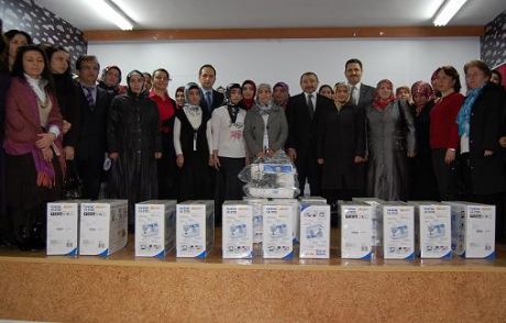 34 Kadına Dikiş Makinesi Verildi