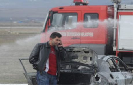 Servise Kızdı, Otomobilini Yaktı