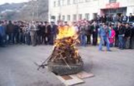 Nevruz Pkk Gösterisine Dönüştü