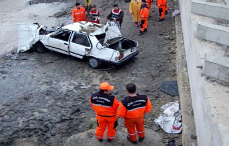 Cenazeye Giderken Canlarından Oldular