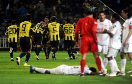 Fenerbahçe Yolu Yarıladı