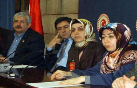 Türbanlılarla Chp'ye Vurdu