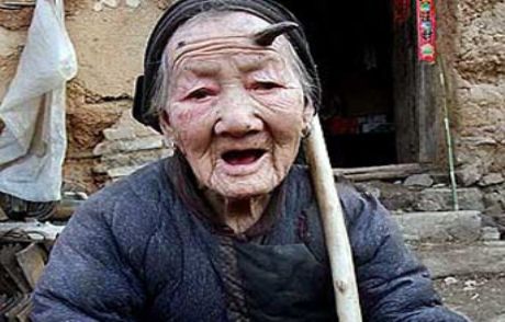Yaşlı Kadının