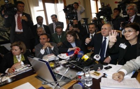 Teklif Anayasa Komisyonunda Kabul Edildi