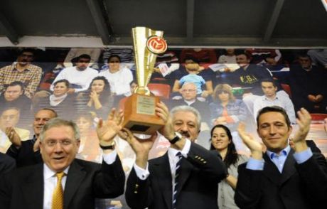 Aziz Yıldırım Kupayı Kaldırmadı!