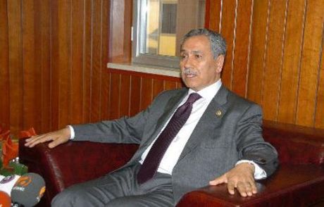 'makale Makul Eleştiri Sınırlarında'