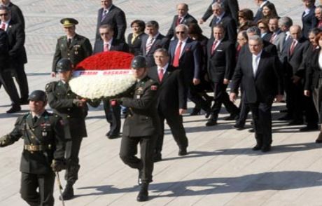 Kutlamaların İlk Adresi Anıtkabir'di