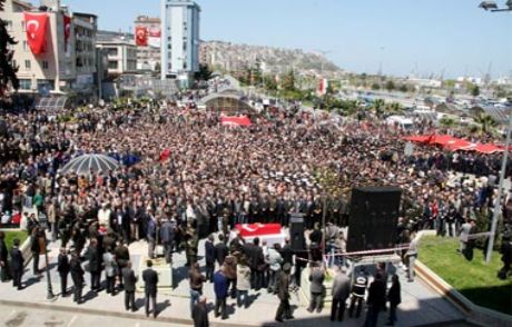Şehidi 10 Binler Uğurladı