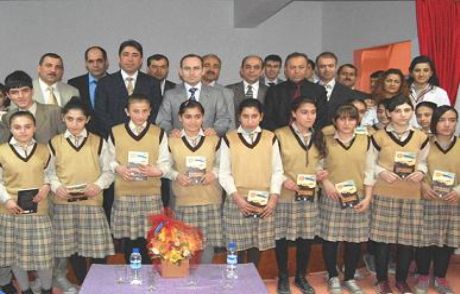 Sanged Kitap Hediye Etti