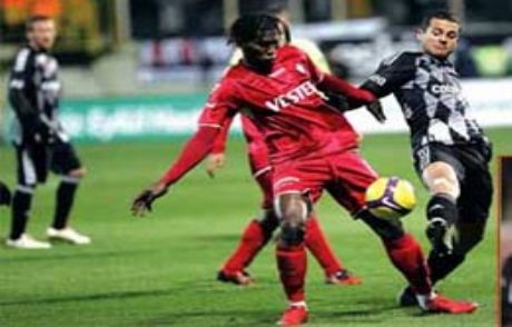 Manisasporlu Kalabane Trafik Kazası Geçirdi