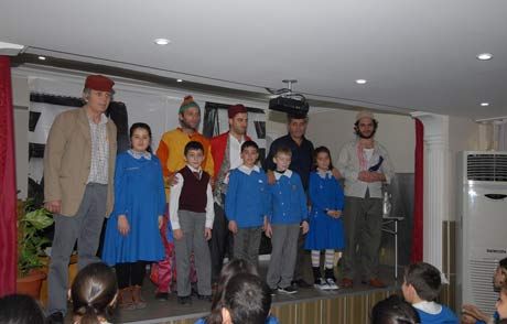 Tiyatro İzlemek Onlarında Hakkı