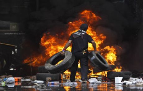 Bangkok'da 20 Bina Yanıyor