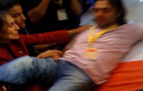 İzdihamda Tv 8 Kameramanının Ayağı Kırıldı