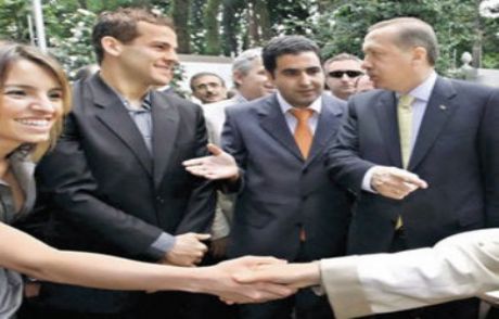Bobo Bak Emine Hanım Da Beşiktaşlı